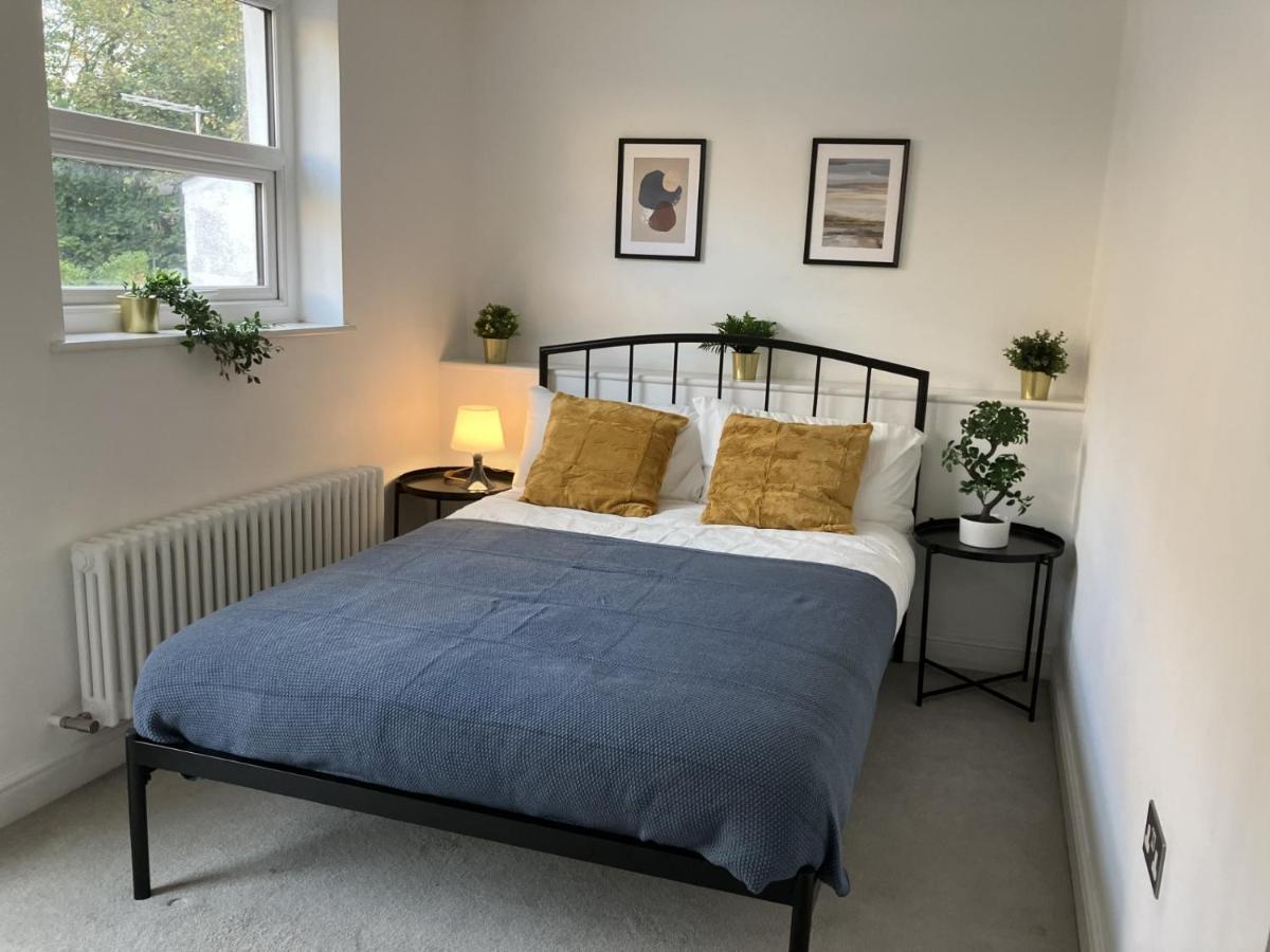Magnificent Refurbished 1 Bed Flat Few Steps To High St ! - 4 East House Apartman Epsom Kültér fotó
